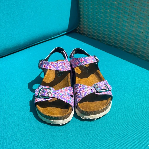 Shoes - Picture 2 of 6